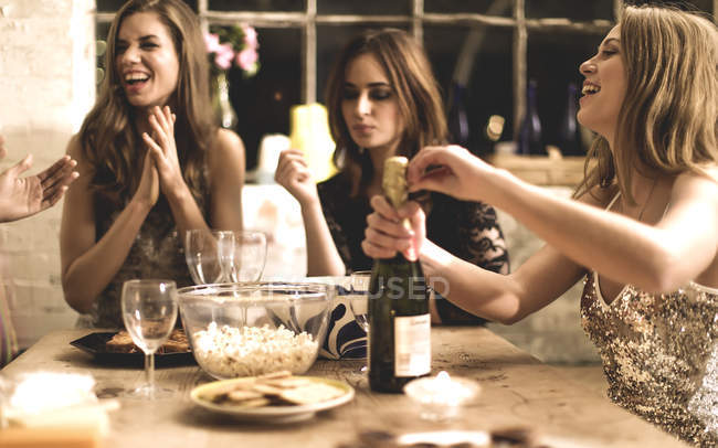 Група жінок на вечірці — стокове фото