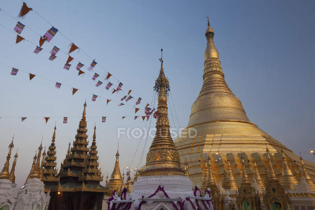 Cúpula de pagoda Shwedagon - foto de stock