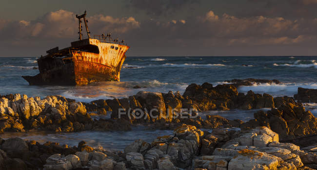 Rusting wreck of abandoned ship — Stock Photo