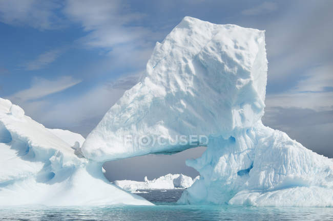 Icebergs floating in ocean — Stock Photo