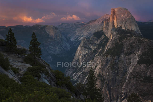 View of Half Dome rock formation — Stock Photo