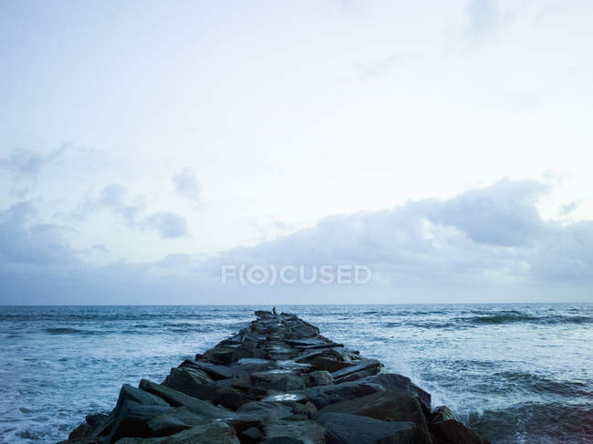 Seascape and groyne built out of rocks onto water in San Diego, USA. — Stock Photo