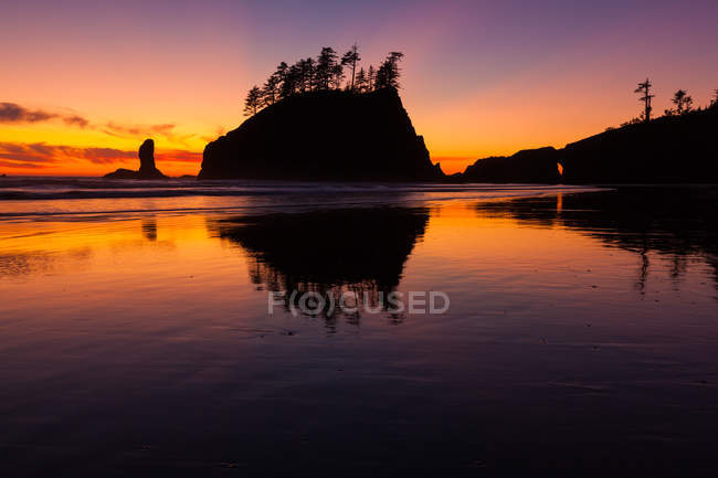 Deuxième plage au coucher du soleil dans le parc national olympique, Washington, États-Unis — Photo de stock