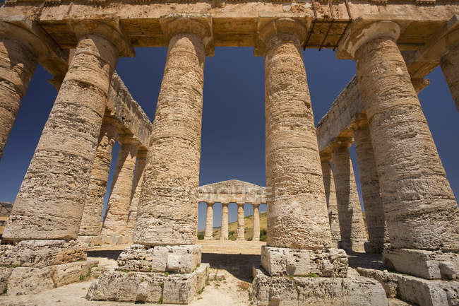 Colunas de Templo de Segesta na Sicília, Itália . — Fotografia de Stock