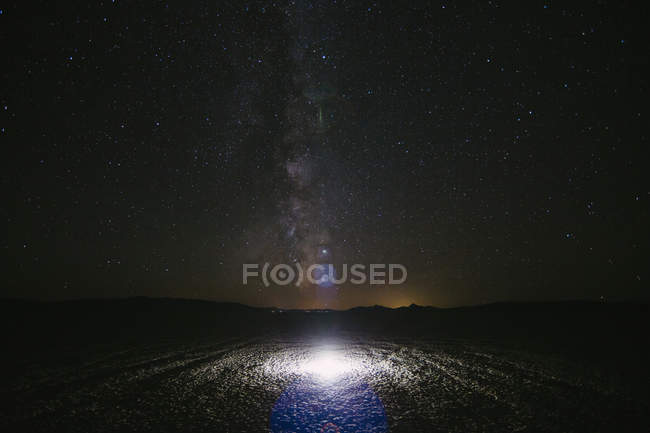 Glowing bright light with night starry sky in Black Rock Desert, Nevada, USA. — Stock Photo