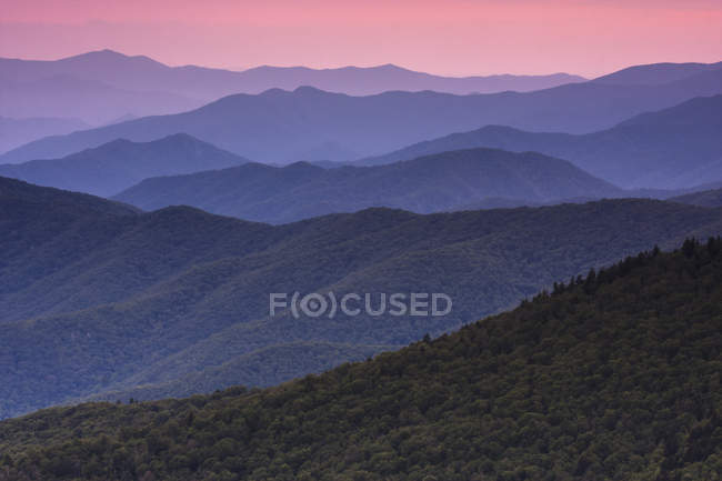 Natural pattern of Great Smoky Mountains in Tennessee at dusk. — Stock Photo