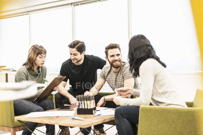 Colleagues at planning meeting holding colored pens and working on papers. — Stock Photo