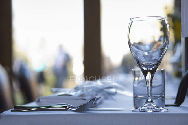 Close-up of crockery and cutlery on table. — Stock Photo