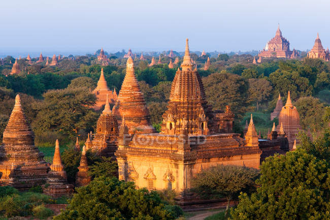 Stupa antiche nel sito archeologico di Bagan, Myanmar — Foto stock