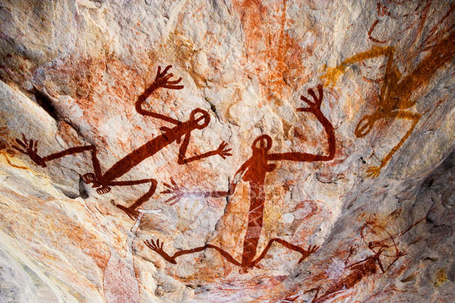 Pictografía aborigen en roca del Parque Nacional Kakadu, Australia - foto de stock