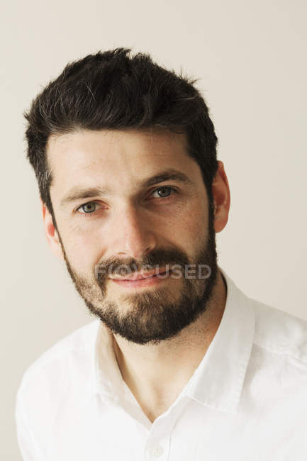 Portrait of bearded man smiling and looking in camera. — Stock Photo