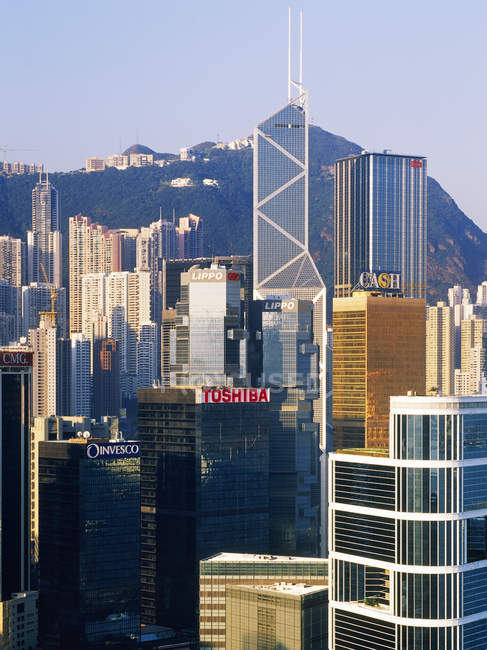 Horizonte de Hong Kong olhando para Victoria Peak, China — Fotografia de Stock