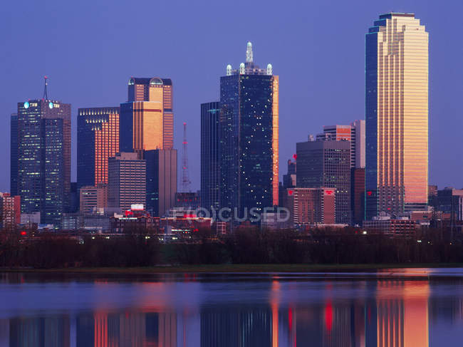 Dallas skyline reflected in pond at dusk, USA — Stock Photo
