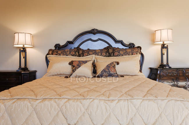 Elegant Bed and Night Stands in Fort Worth, Texas, USA — Stock Photo