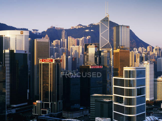 Arranha-céus modernos da cidade no centro de Hong Kong, CHina — Fotografia de Stock