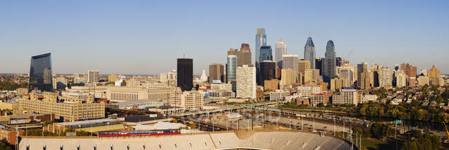Місто хмарочосів skyline в центрі міста Філадельфії, США — стокове фото