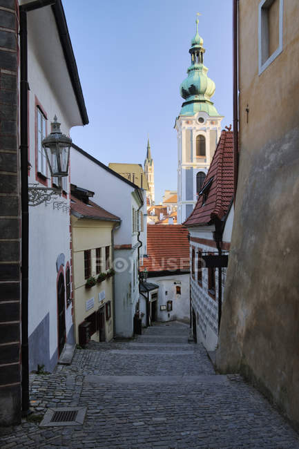 Alleyway através da cidade velha de Cesky Krumlov, República Checa, Europa — Fotografia de Stock