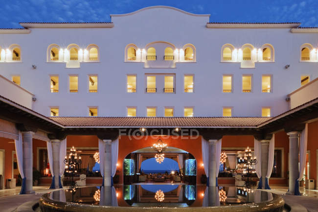 Luxury resort hotel building exterior in Baja California, Mexico — Stock Photo