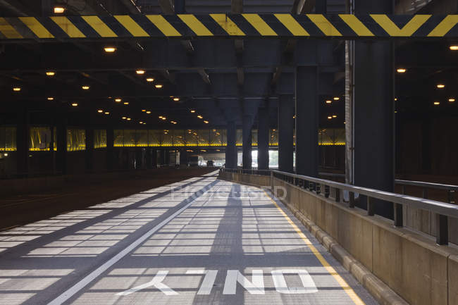 Exit lane on underpass, Chicago, Illinois, USA — Stock Photo