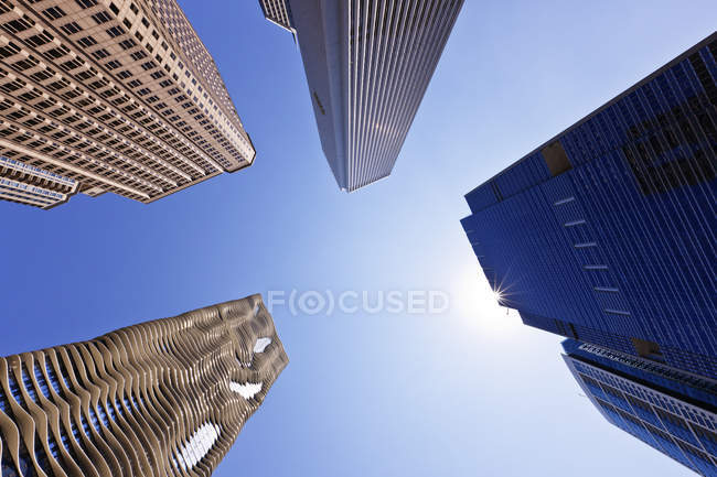 Grattacieli di Chicago in centro a basso angolo, Stati Uniti — Foto stock