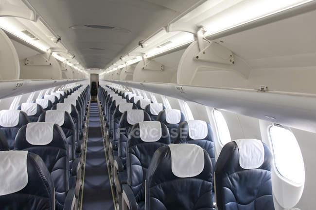 Assentos de avião vazio em Tallinn, Estonia — Fotografia de Stock