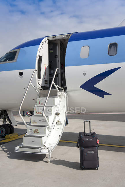 Luggage near airplane steps in Tallinn airport, Estonia — Stock Photo