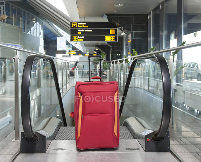 Luggage at top of escalator of Tallinn airport, Estonia — Stock Photo