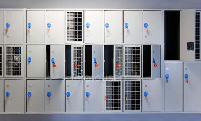 Locker room with open and closed cells and keys — Stock Photo