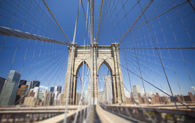 Brooklyn Bridge and New York City skyline, New York, USA — Stock Photo