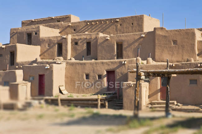 Edificios Adobe de Taos, Pueblo De Taos, Nuevo México, Estados Unidos - foto de stock