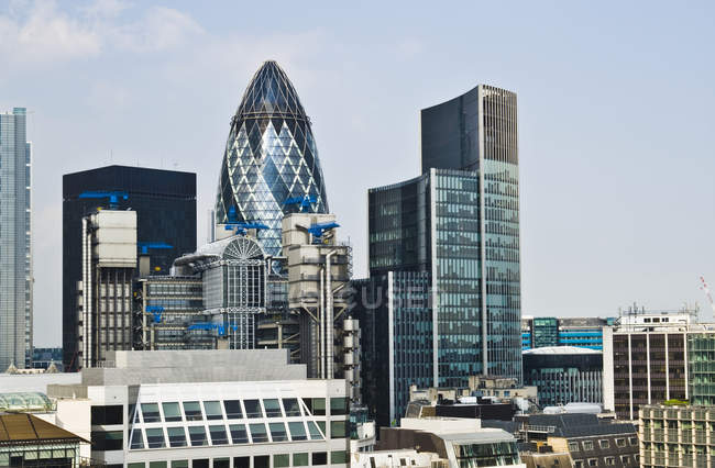 Skyline financiero con rascacielos modernos de Londres, Inglaterra, Reino Unido - foto de stock