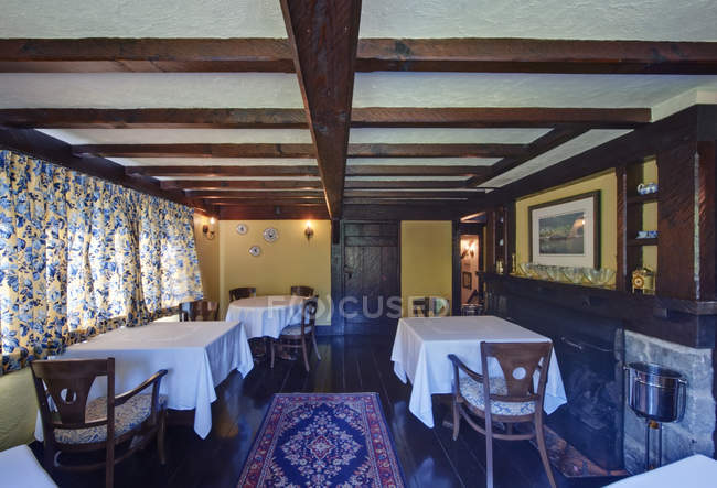 Hastings House salle à manger intérieure, Salt Spring Island, Colombie-Britannique, Canada — Photo de stock