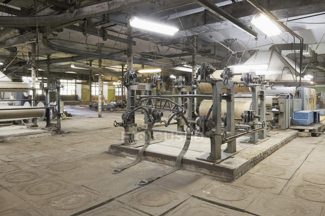 Telai industriali in fabbrica tessile, Nikologory, Russia — Foto stock