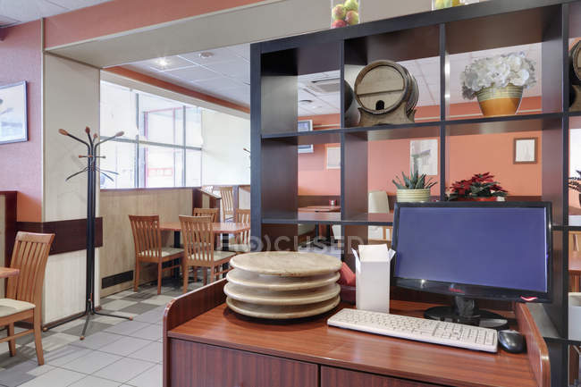 Computer at hostess station in restaurant in Moscow, Russia — Stock Photo