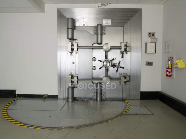 Closed vault door in commercial bank building interior, Chicago, Illinois, USA — Stock Photo