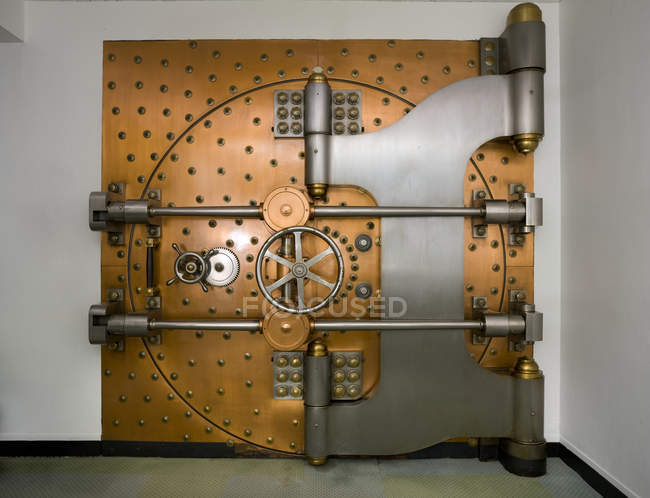 Chiusa la porta del caveau nell'interno commerciale della banca, Chicago, Illinois, S.U.A. — Foto stock