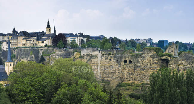 Ancient city walls in Luxembourg City panorama, Europe — Stock Photo