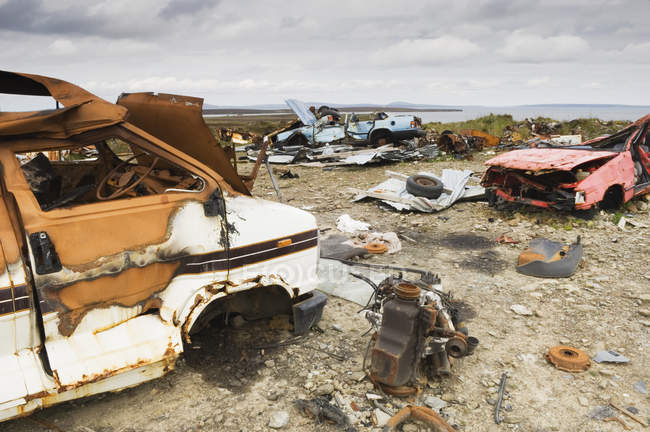 Abandoned cars and wrecks in junkyard at Orkney Islands, Scotland, UK — Stock Photo