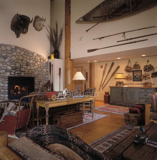 Arredato American rustic lodge interior — Foto stock