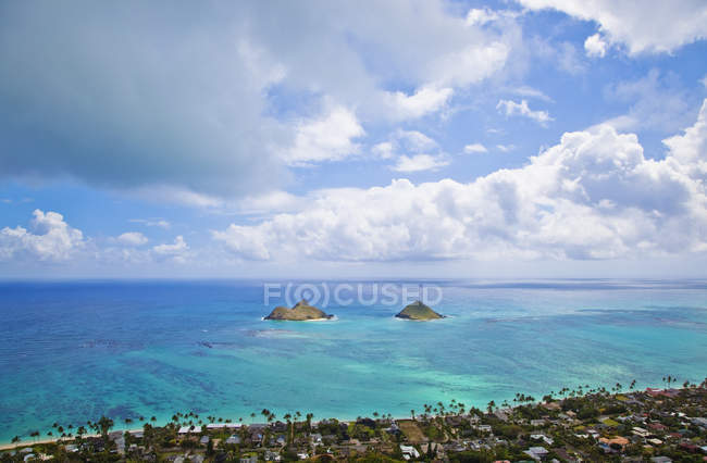 Paisagem das Ilhas Mokulua na água do oceano azul, Havaí, EUA — Fotografia de Stock