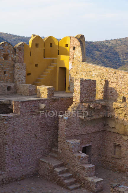 Muri di pietra del forte dell'ambra, Jaipur, Rajasthan, India — Foto stock