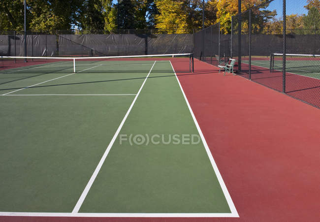 Empty tennis court, Salt Lake City, Utah, EE.UU. - foto de stock