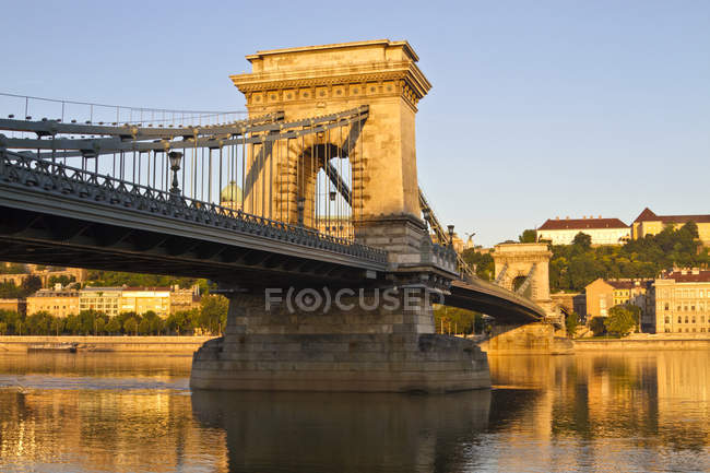 Ponte sul Danubio nella città di Budapest, Ungheria — Foto stock