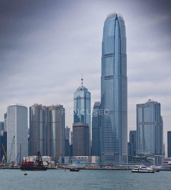 Ciudad skyline con rascacielos, Hong Kong, China - foto de stock