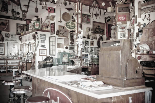 Old-fashioned diner con segni decorazioni di pareti a Las Vegas, Nevada, Stati Uniti — Foto stock