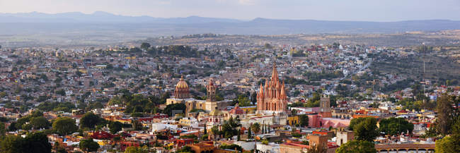 Skyline de la ville de Guanajuato avec maisons et églises, Mexique — Photo de stock