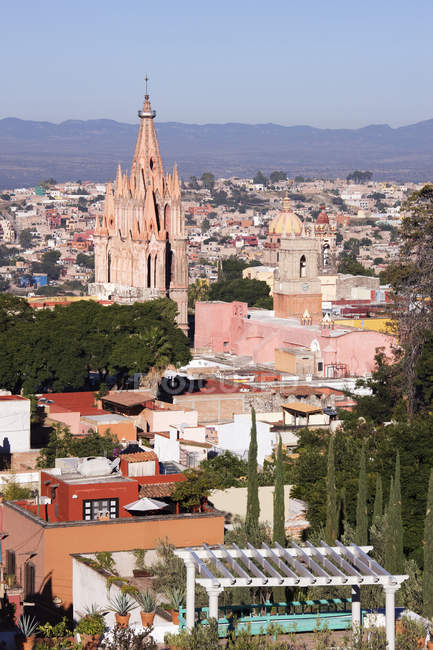 Skyline de la vieille ville avec cathédrales et maisons, Guanajuato, Mexique — Photo de stock