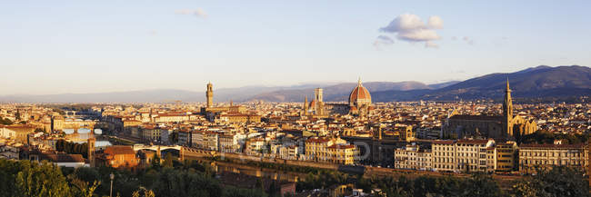 Горизонт Флоренции от Пьяцца Микеланджело на рассвете в Италии, Европе — стоковое фото