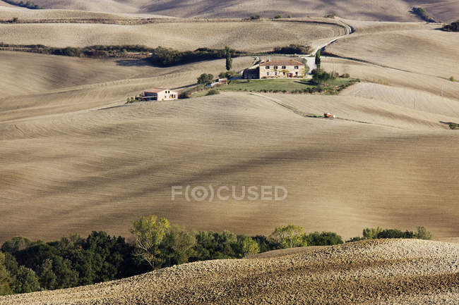 Maison dans un paysage isolé en Toscane, Italie, Europe — Photo de stock