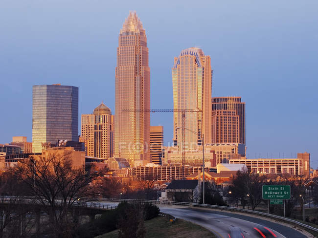 Skyline di Charlotte ai grattacieli dell'alba, Stati Uniti — Foto stock